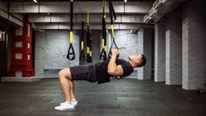 Лучшие упражнения с подвесным петлями TRX для тренировки мышц спины