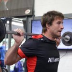 наклоны со штангой на плечах