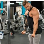 Разгибание рук с верхнего блока хватом снизу