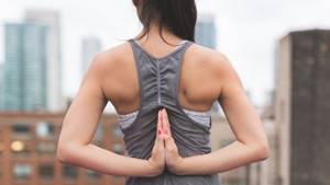 Укрепить спину помогут простые упражнения