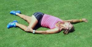 Упражнения для спины, осанки женщин, при остеохондрозе, сколиозе, грыже. Тренировка с гантелями и без в домашних условиях